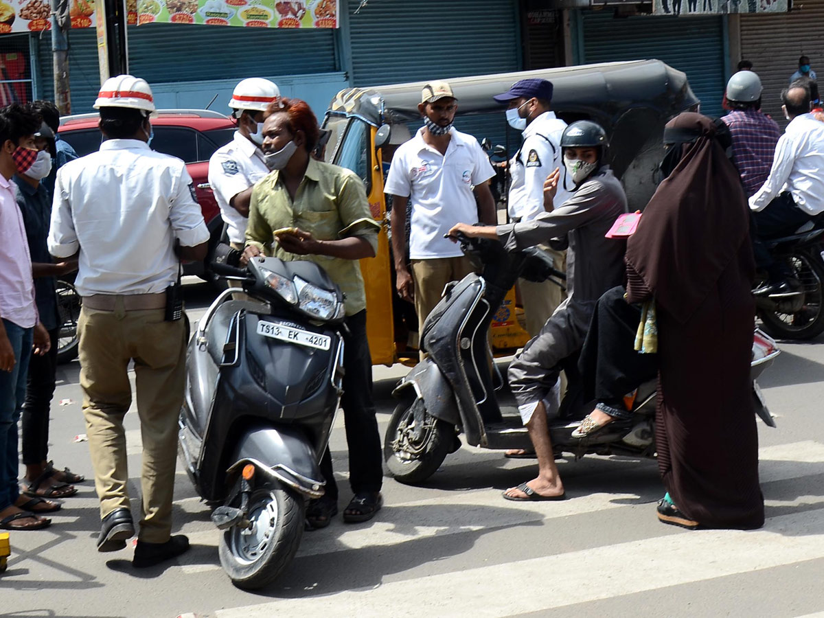 Heavy Crowd Ramnagar Fish Market  - Sakshi13