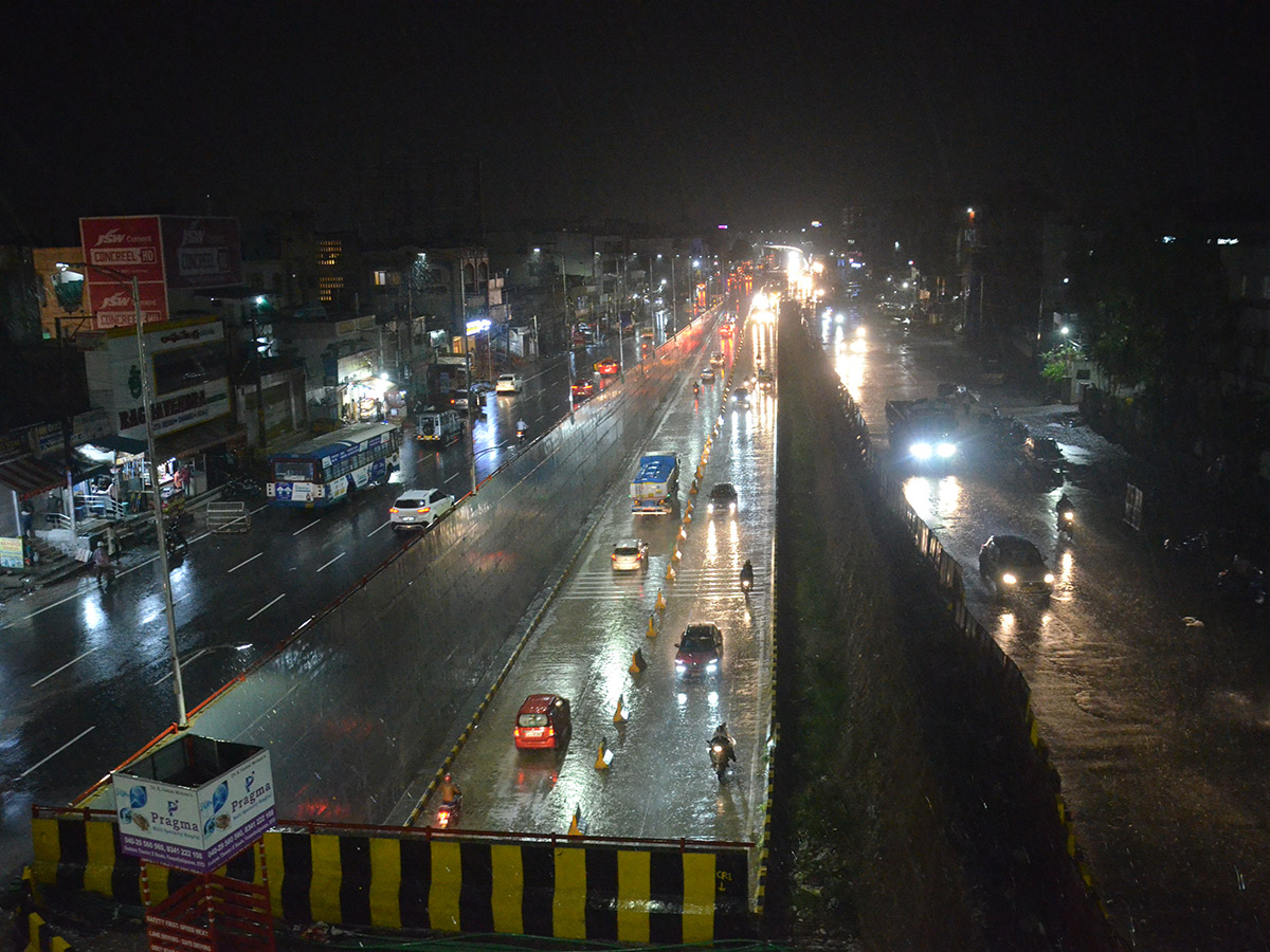 Heavy Rain Lashes in Hyderabad Pics - Sakshi12