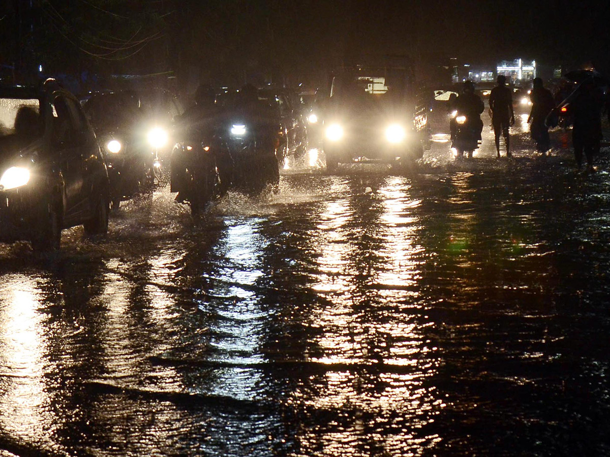 Heavy Rain Lashes in Hyderabad Pics - Sakshi6