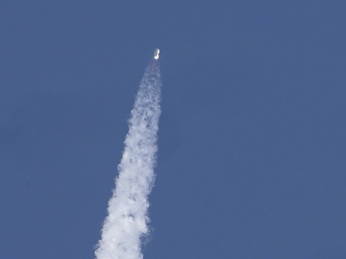 Jeff Bezos and Crew Complete Successful Space Flight Photo Gallery - Sakshi11