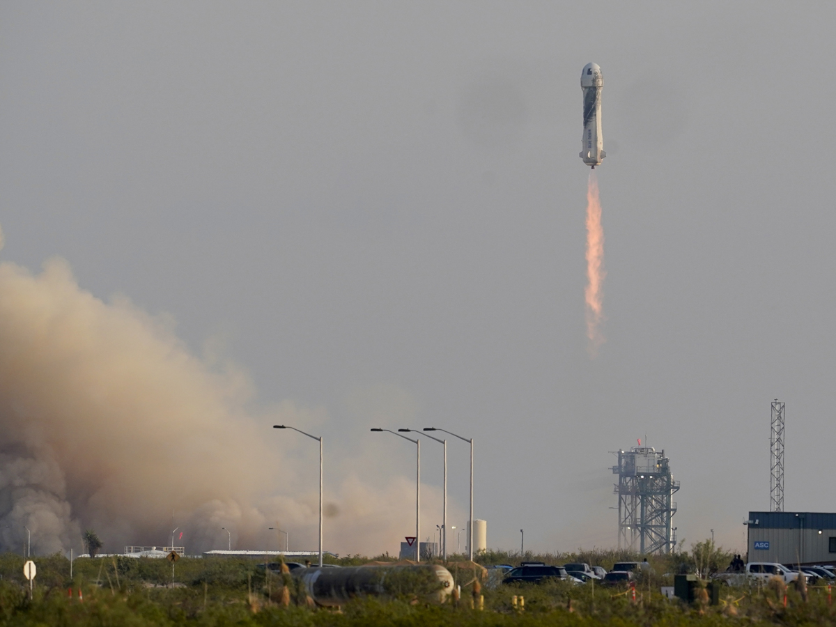 Jeff Bezos and Crew Complete Successful Space Flight Photo Gallery - Sakshi12