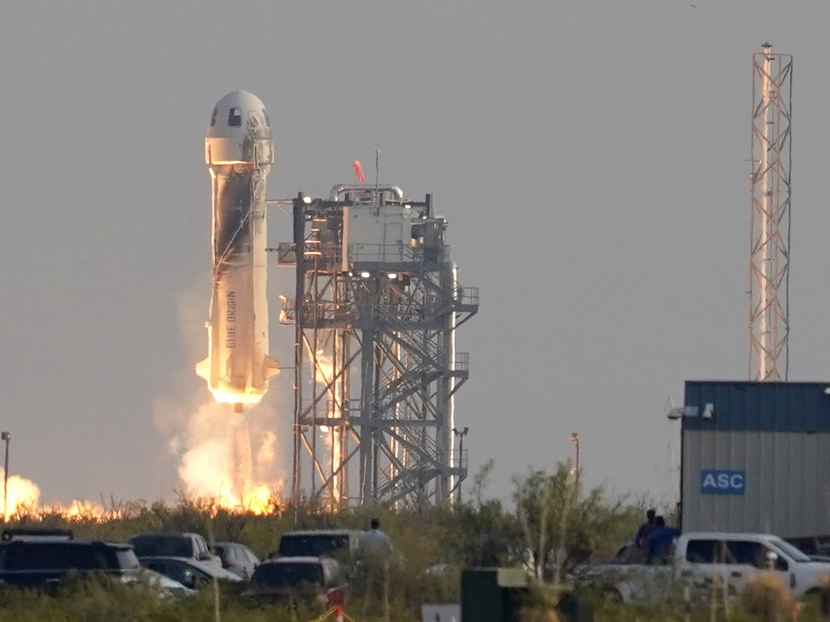 Jeff Bezos and Crew Complete Successful Space Flight Photo Gallery - Sakshi3