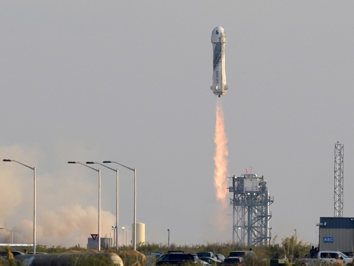 Jeff Bezos and Crew Complete Successful Space Flight Photo Gallery - Sakshi9