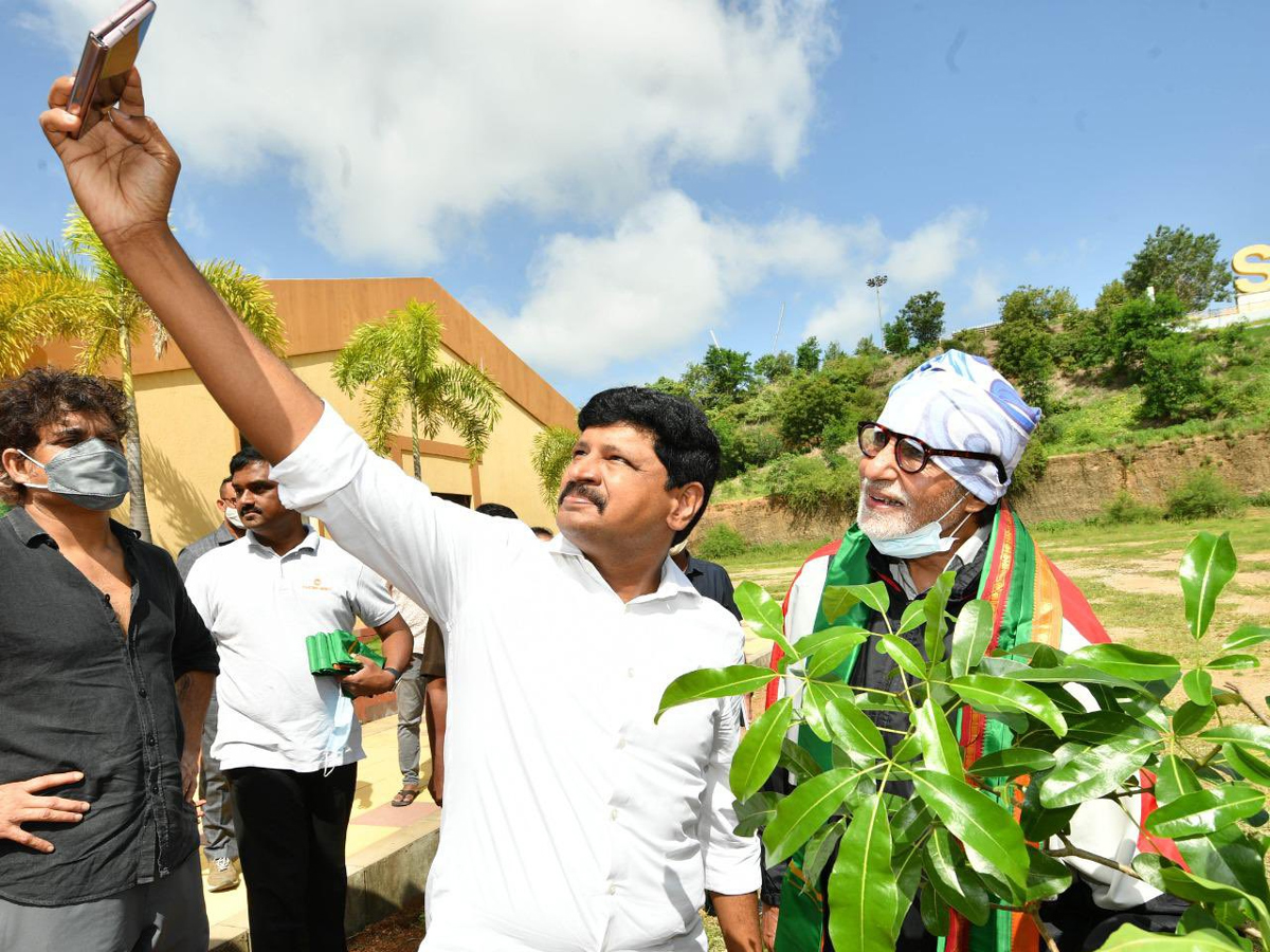 Amitabh Bachchan Join Green India Challenge with Nagarjuna and MP Santhosh Kumar Photo Gallery - Sakshi10