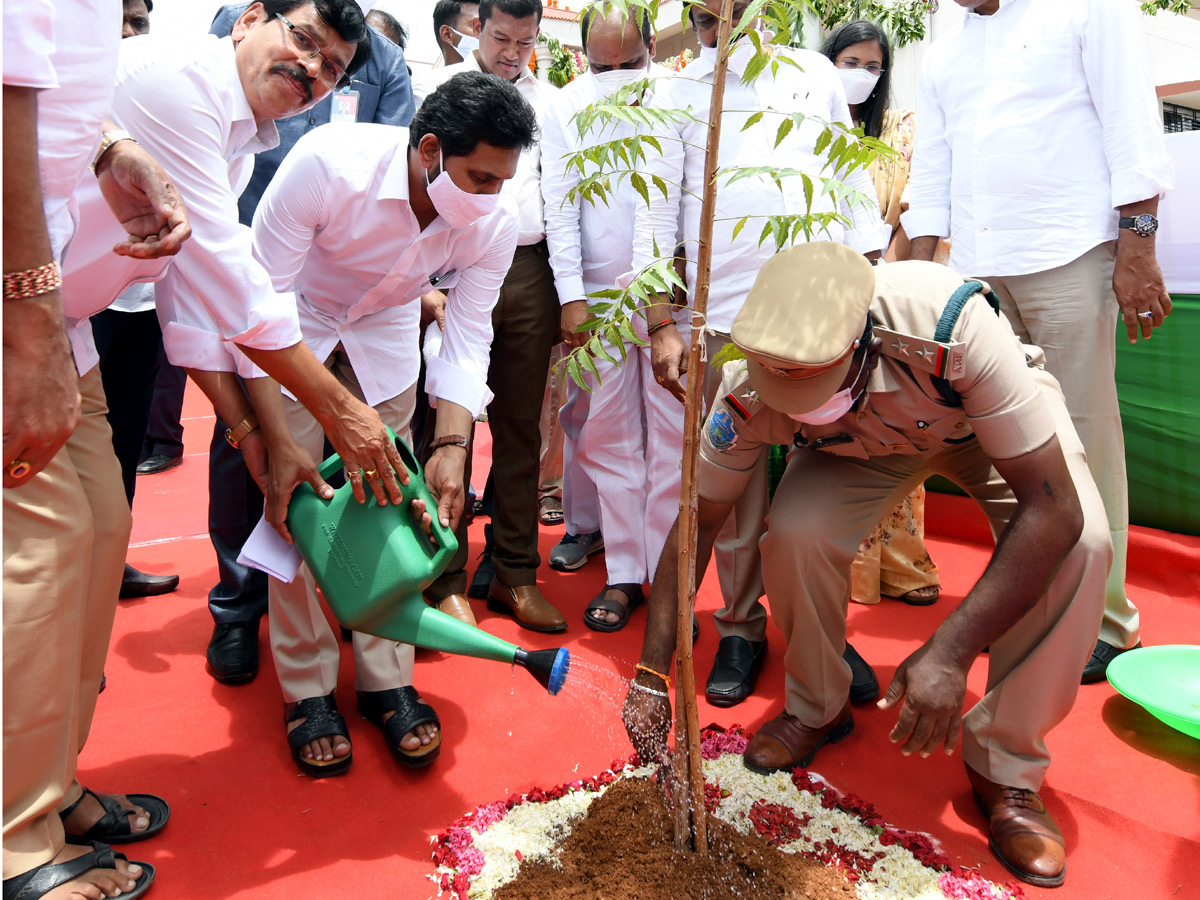 AP CM YS Jagan Raidurgam Tour: Rythu Bharosa Centre Inauguration Special Photos - Sakshi35