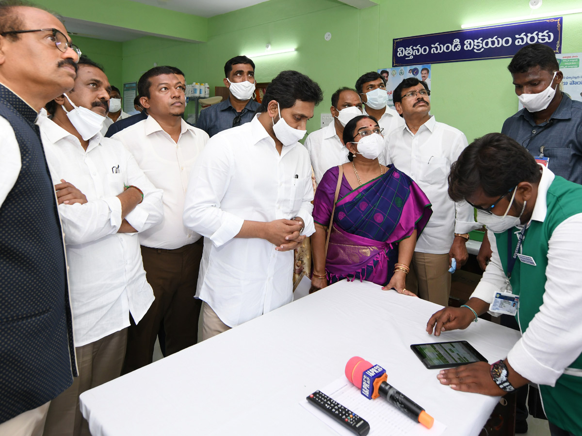 AP CM YS Jagan Raidurgam Tour: Rythu Bharosa Centre Inauguration Special Photos - Sakshi45