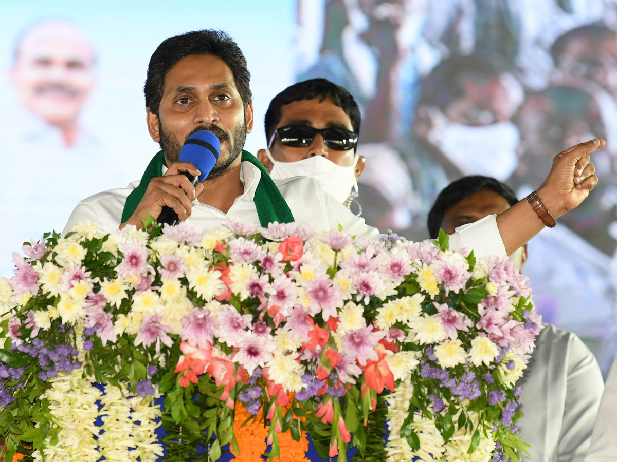 AP CM YS Jagan Raidurgam Tour: Rythu Bharosa Centre Inauguration Special Photos - Sakshi3