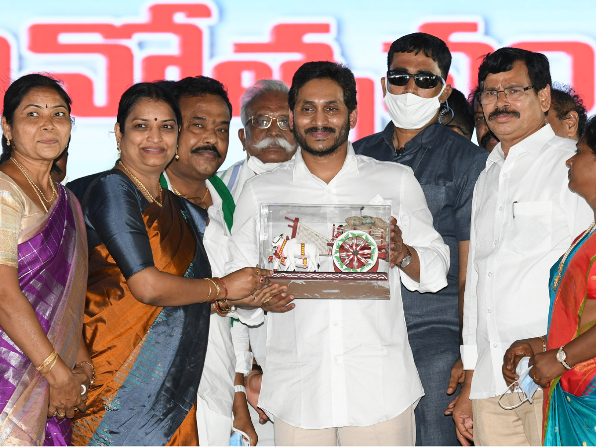 AP CM YS Jagan Raidurgam Tour: Rythu Bharosa Centre Inauguration Special Photos - Sakshi11