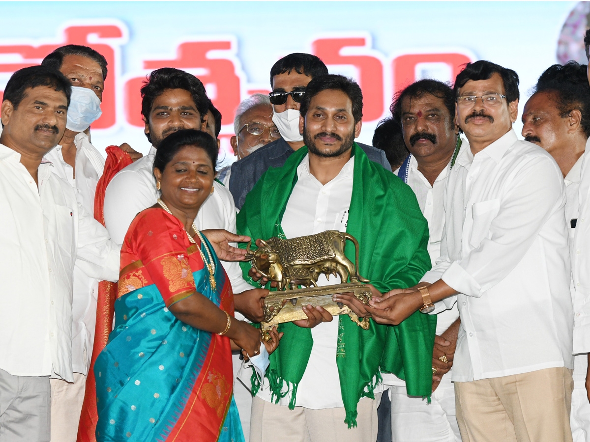 AP CM YS Jagan Raidurgam Tour: Rythu Bharosa Centre Inauguration Special Photos - Sakshi12