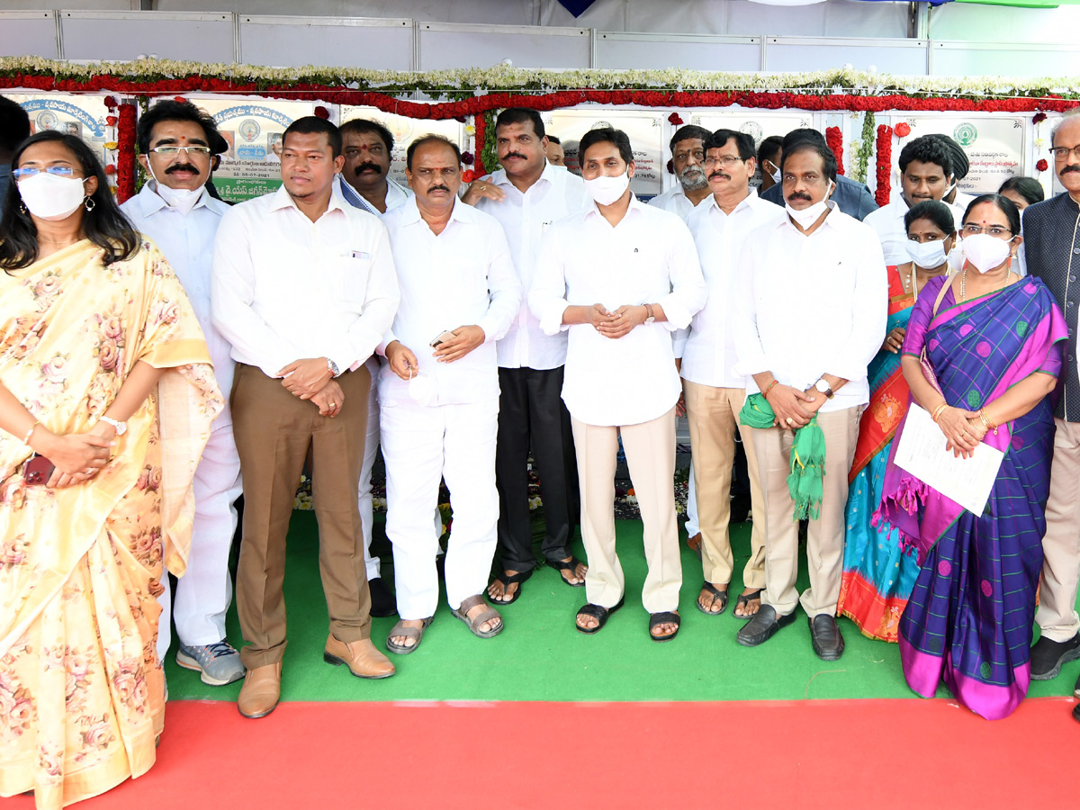 AP CM YS Jagan Raidurgam Tour: Rythu Bharosa Centre Inauguration Special Photos - Sakshi21