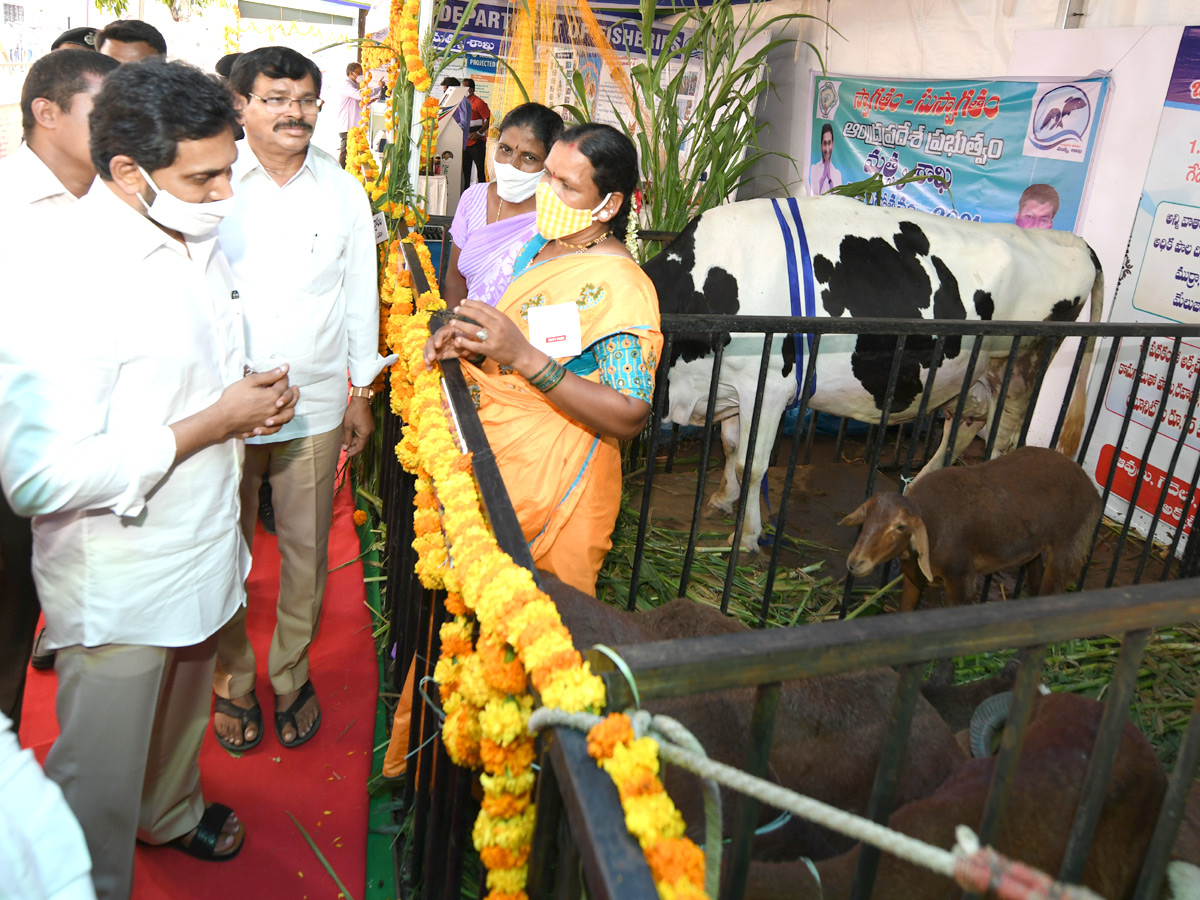 AP CM YS Jagan Raidurgam Tour: Rythu Bharosa Centre Inauguration Special Photos - Sakshi25