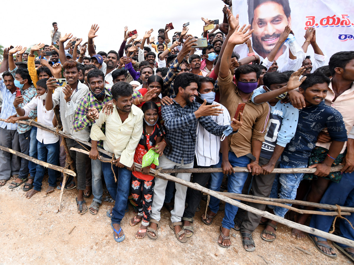 AP CM YS Jagan Raidurgam Tour: Rythu Bharosa Centre Inauguration Special Photos - Sakshi31