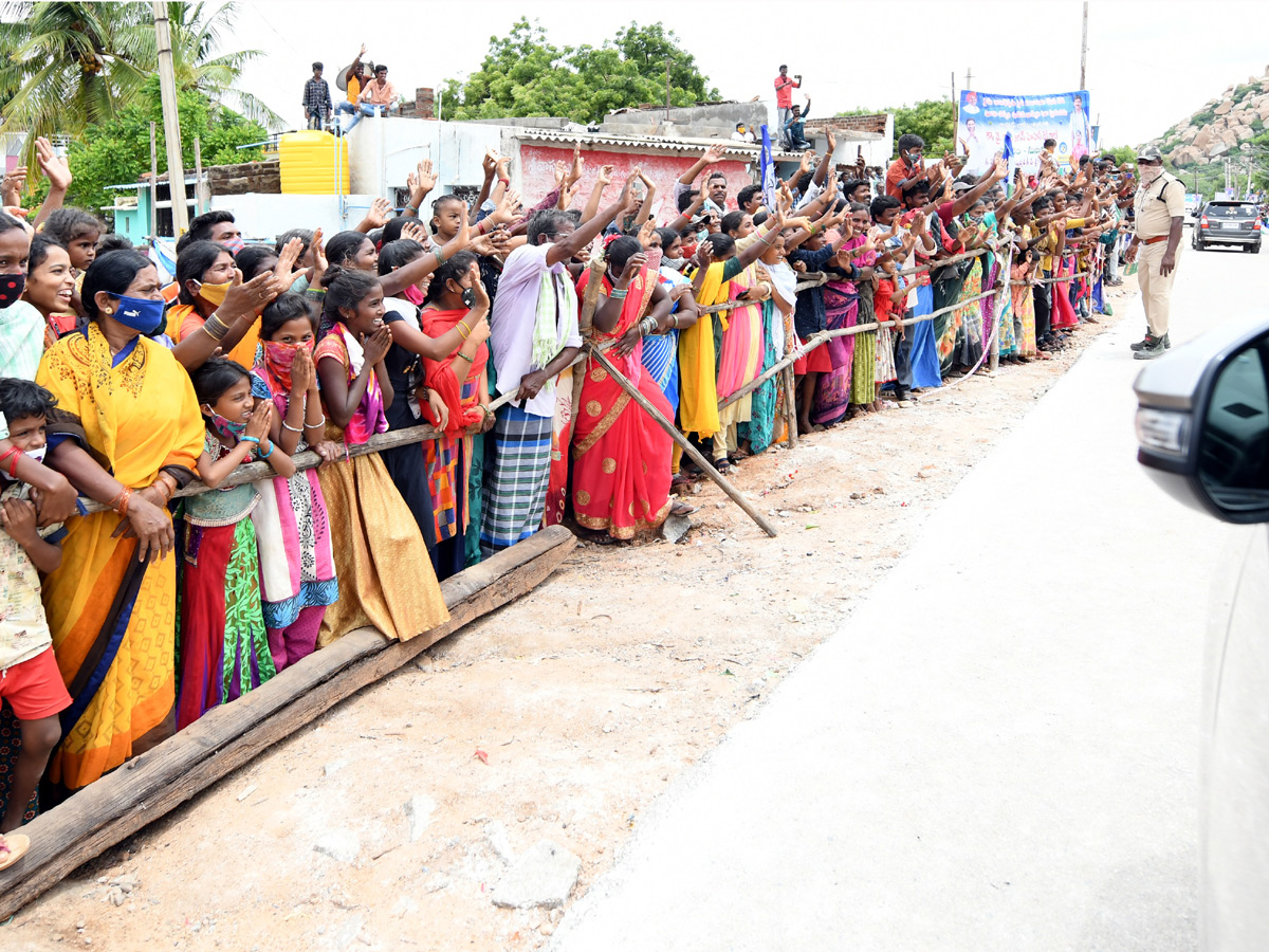 AP CM YS Jagan Raidurgam Tour: Rythu Bharosa Centre Inauguration Special Photos - Sakshi33