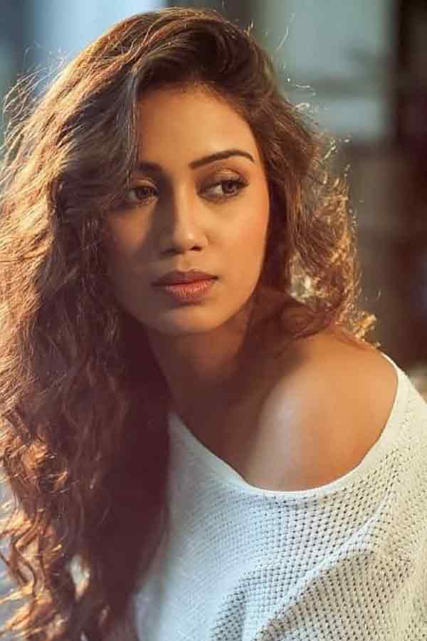 Pagal Beauty Nivetha Pethuraj Photo Gallery - Sakshi15