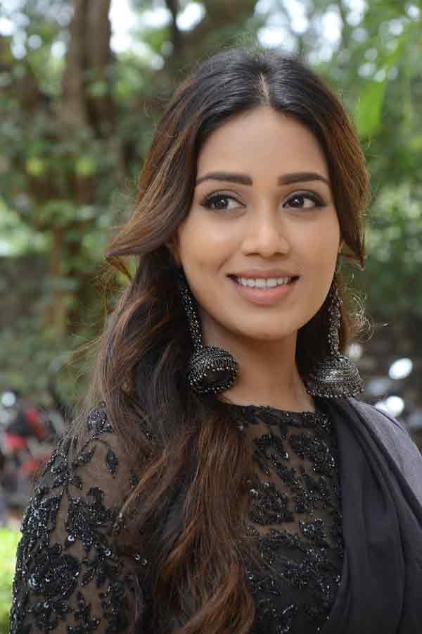 Pagal Beauty Nivetha Pethuraj Photo Gallery - Sakshi4