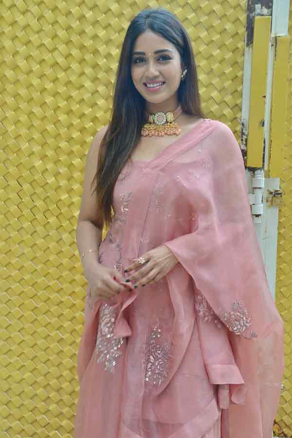 Pagal Beauty Nivetha Pethuraj Photo Gallery - Sakshi7