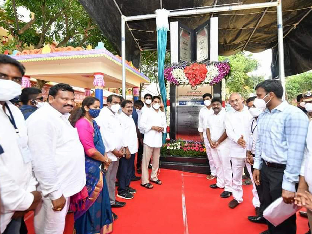 CM YS Jagan Visits East Godavari To Launch 2nd Phase Manabadi Nadu Nedu Photo Gallery - Sakshi1