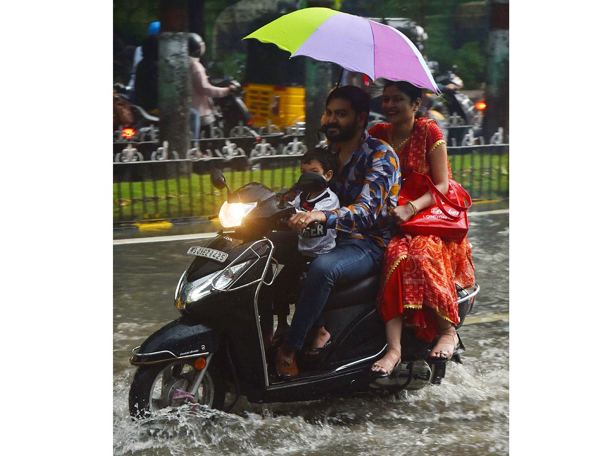 Heavy rain in hyderabad Photo Gallery - Sakshi16