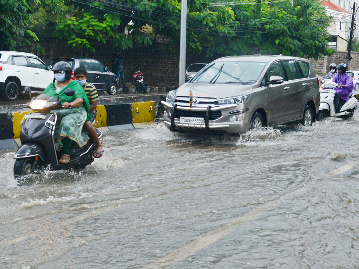 Heavy rain in hyderabad Photo Gallery - Sakshi4