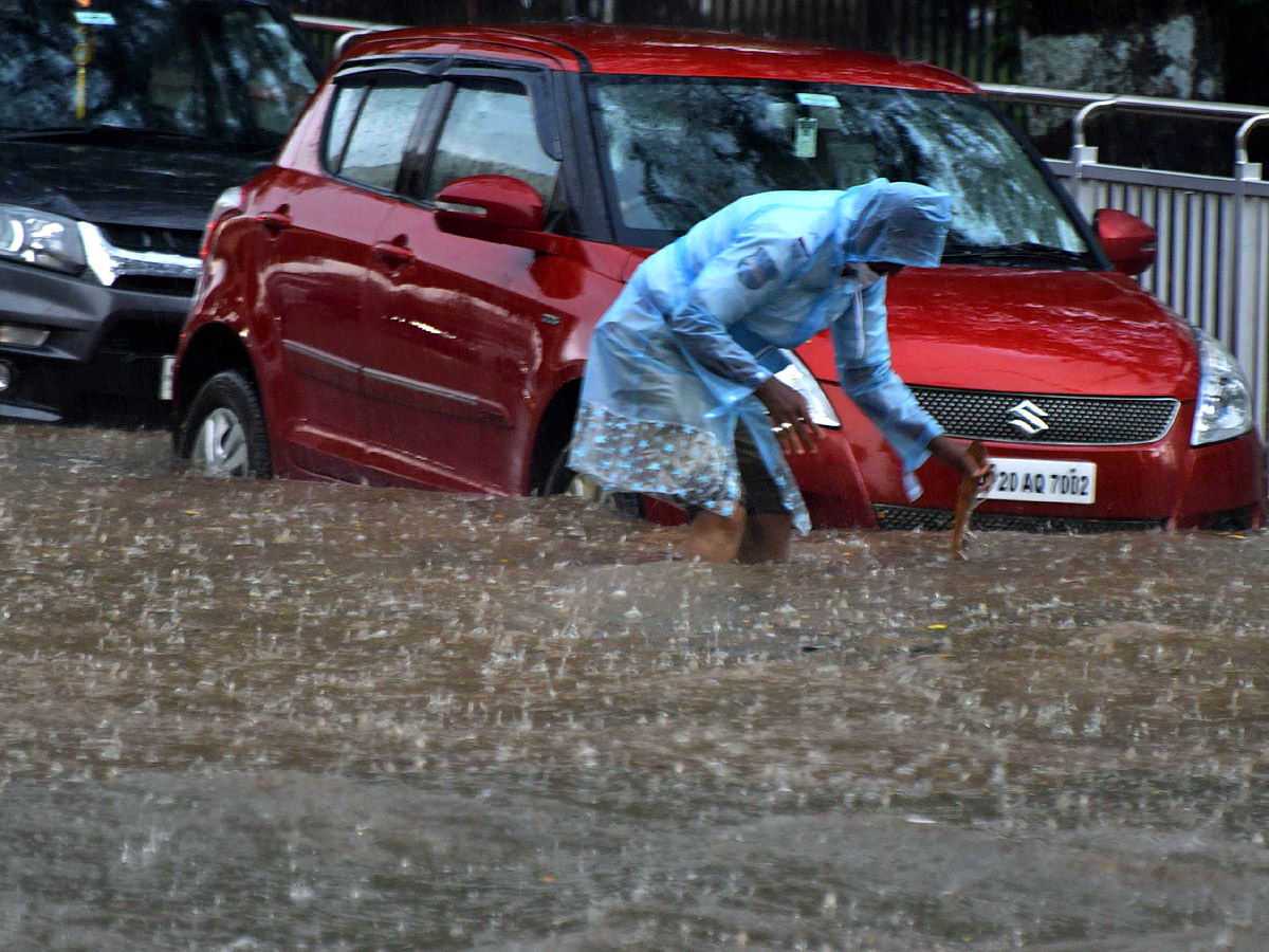 Heavy rain in hyderabad Photo Gallery - Sakshi20