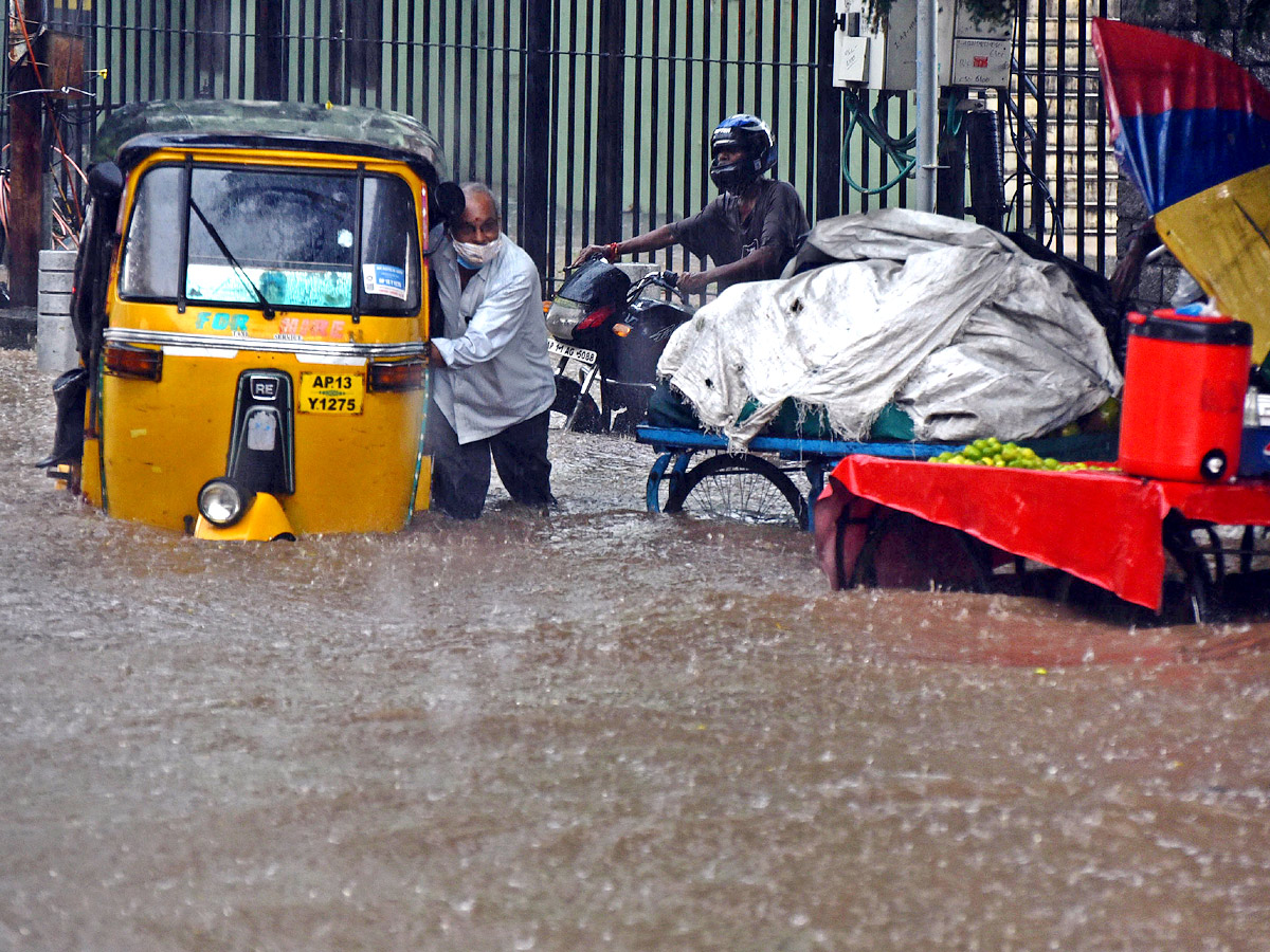 Heavy rain in hyderabad Photo Gallery - Sakshi22