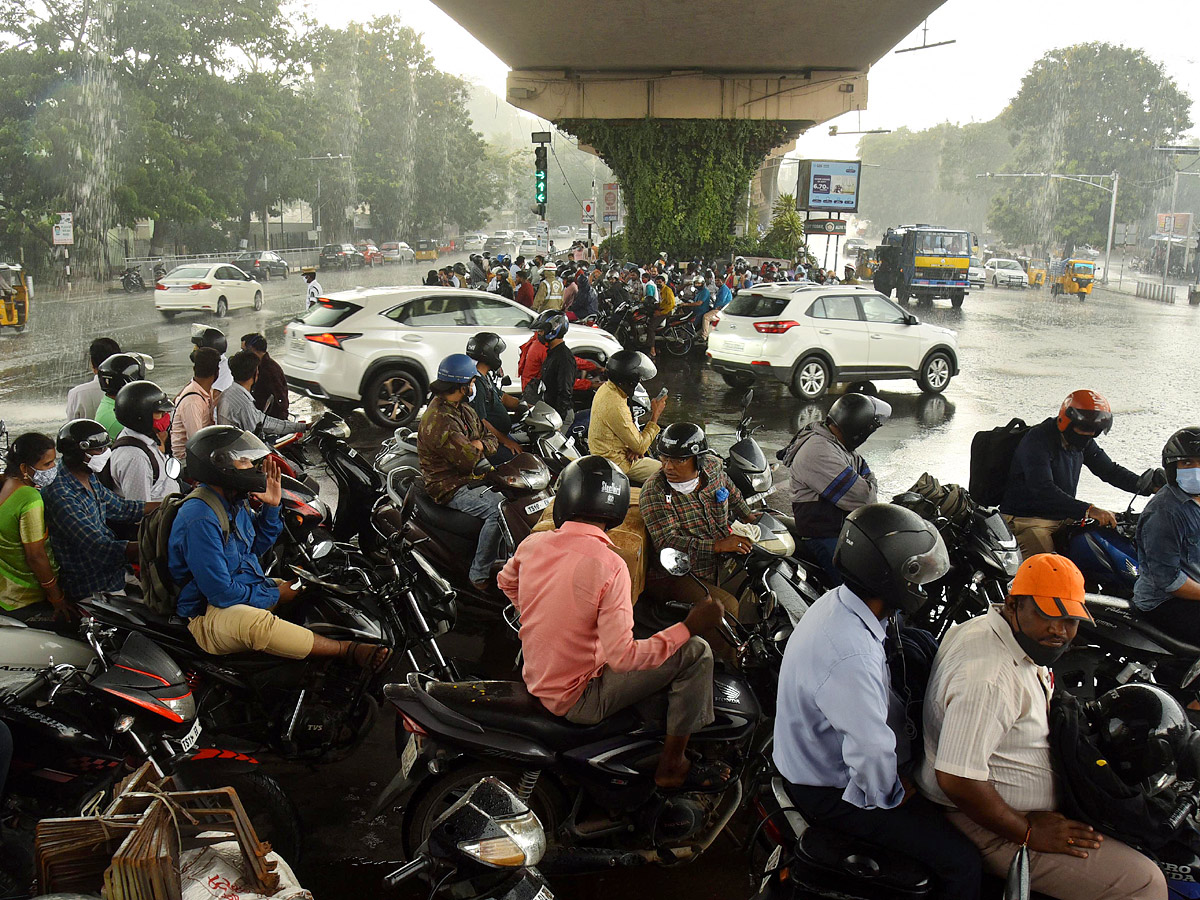 Heavy rain in hyderabad Photo Gallery - Sakshi5