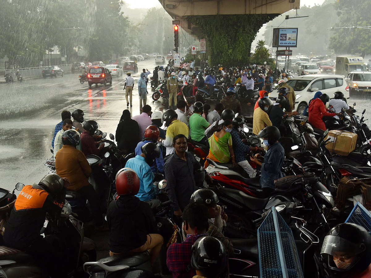 Heavy rain in hyderabad Photo Gallery - Sakshi7