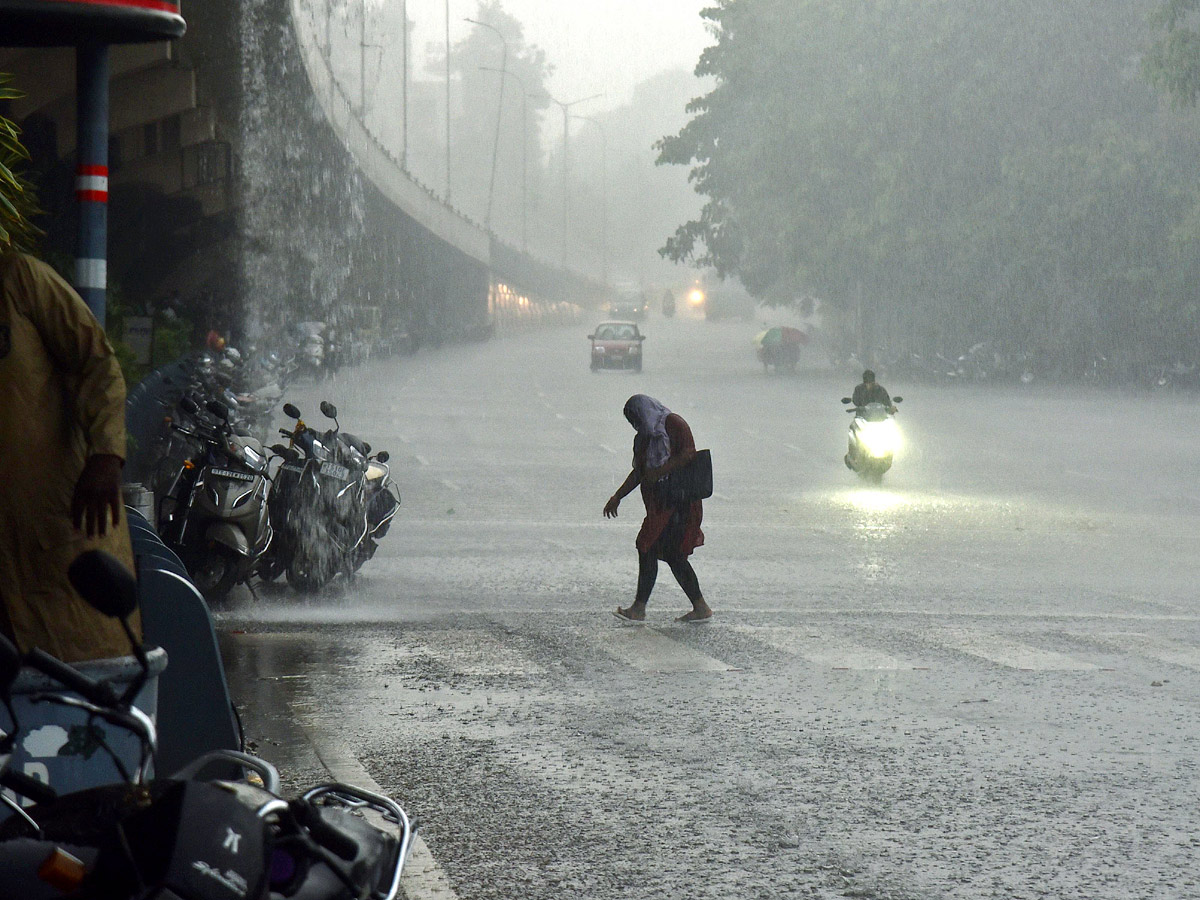 Heavy rain in hyderabad Photo Gallery - Sakshi10