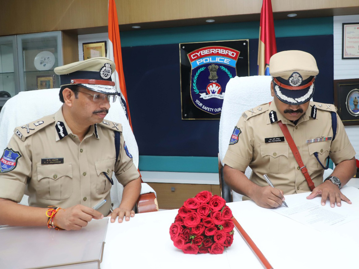 IPS Officer Stephen Ravindra Takes Charge as Cyberabad CP - Sakshi1