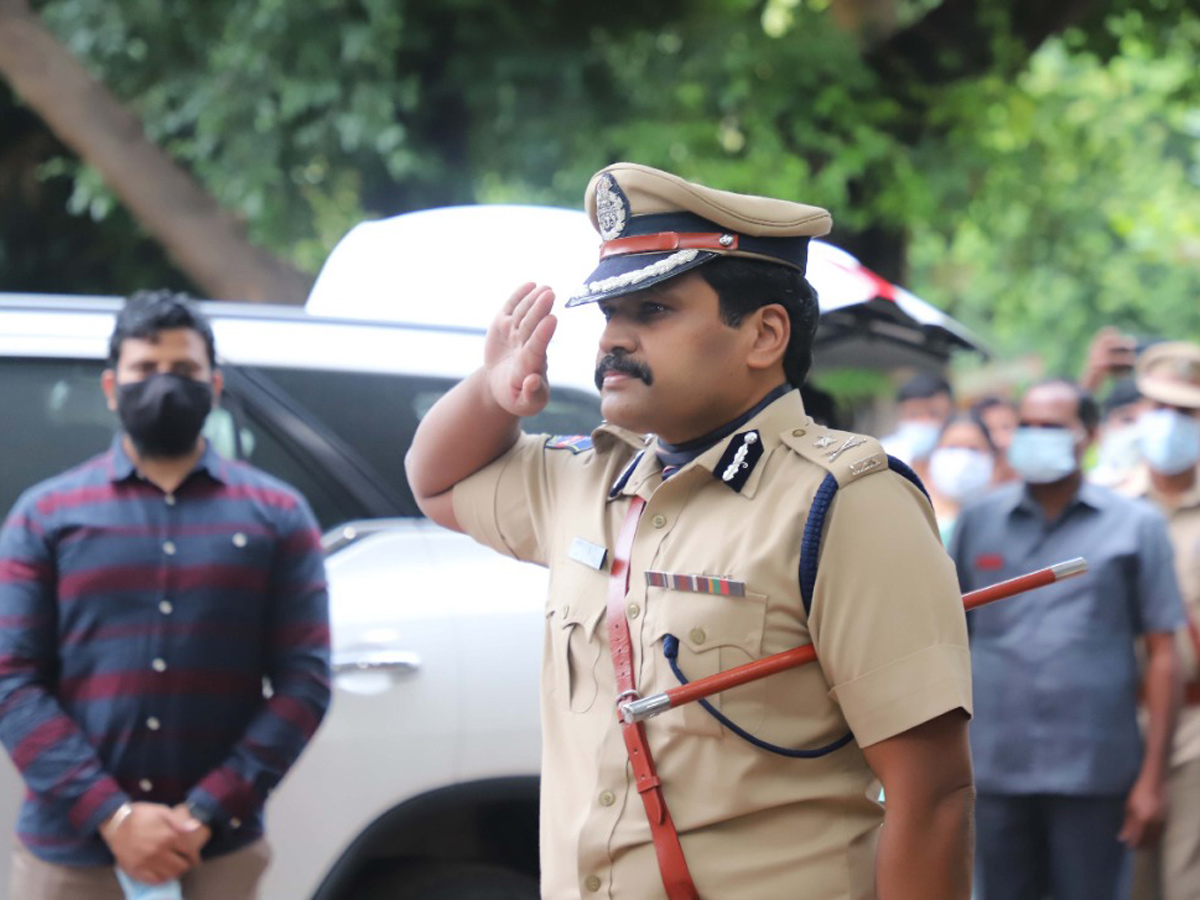 IPS Officer Stephen Ravindra Takes Charge as Cyberabad CP - Sakshi6