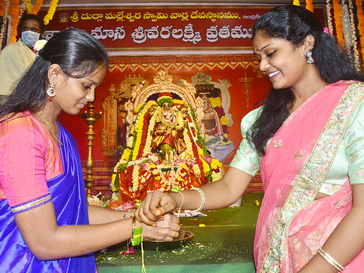 Devotees Rush On The Occasion Of Sravana Masam in Indrakeeladri - Sakshi1