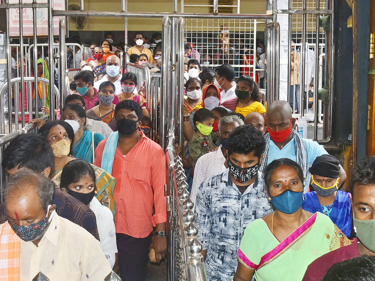 Devotees Rush On The Occasion Of Sravana Masam in Indrakeeladri - Sakshi18