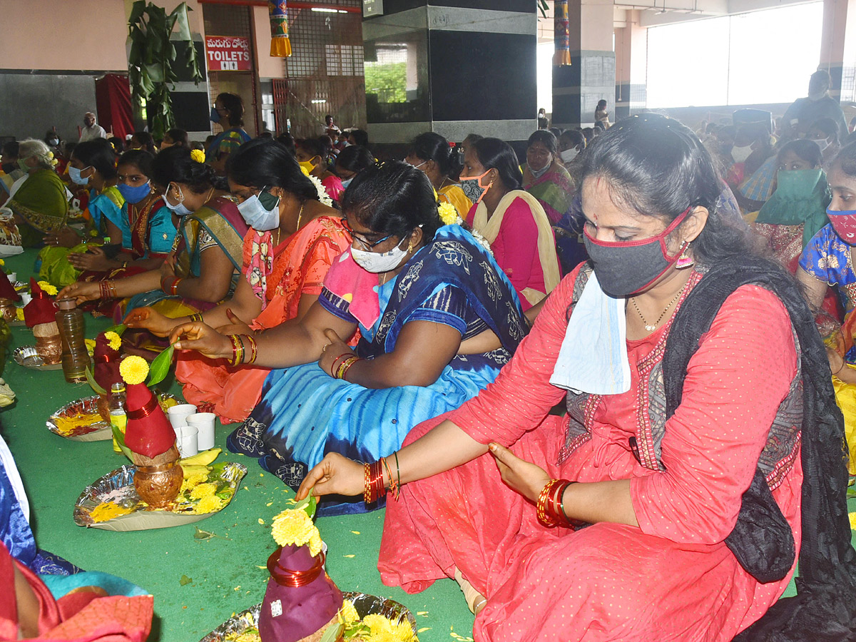 Devotees Rush On The Occasion Of Sravana Masam in Indrakeeladri - Sakshi2