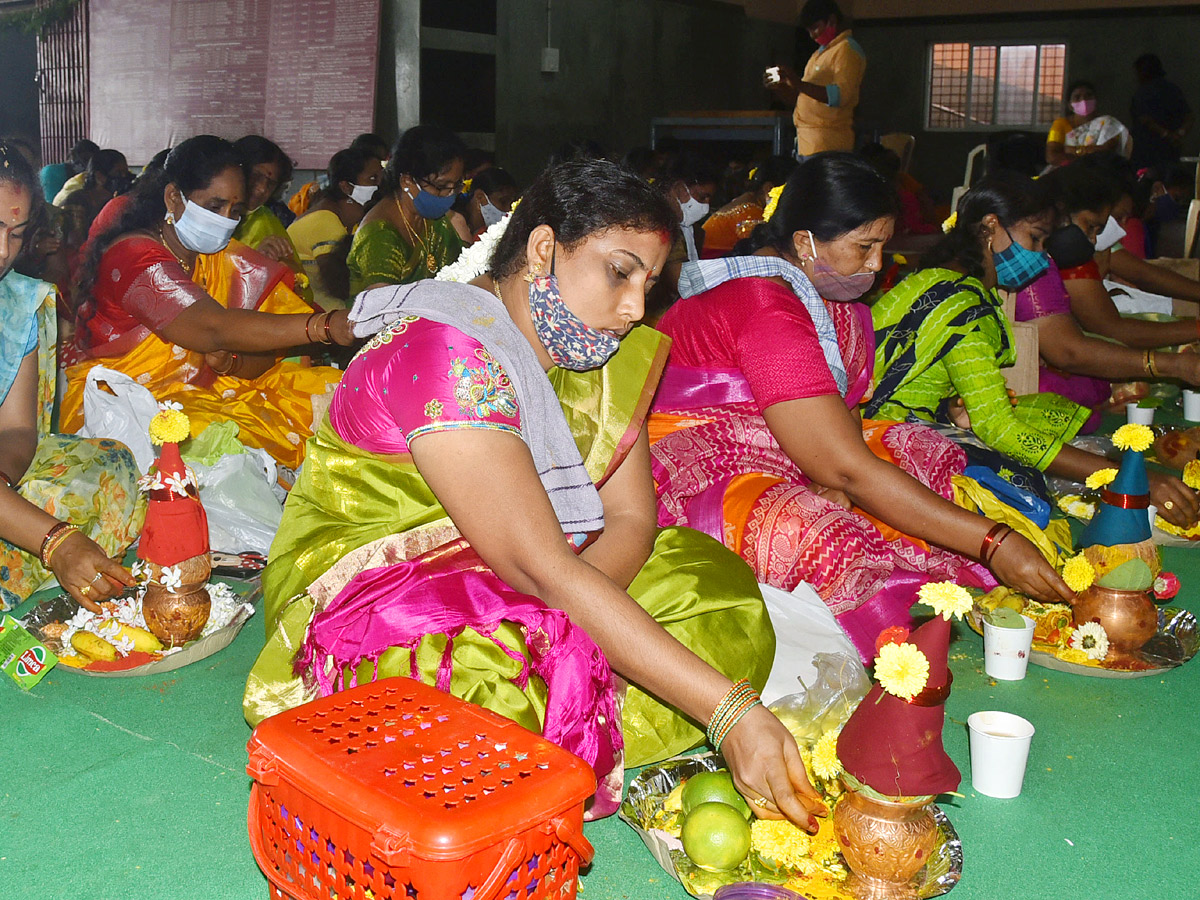 Devotees Rush On The Occasion Of Sravana Masam in Indrakeeladri - Sakshi3