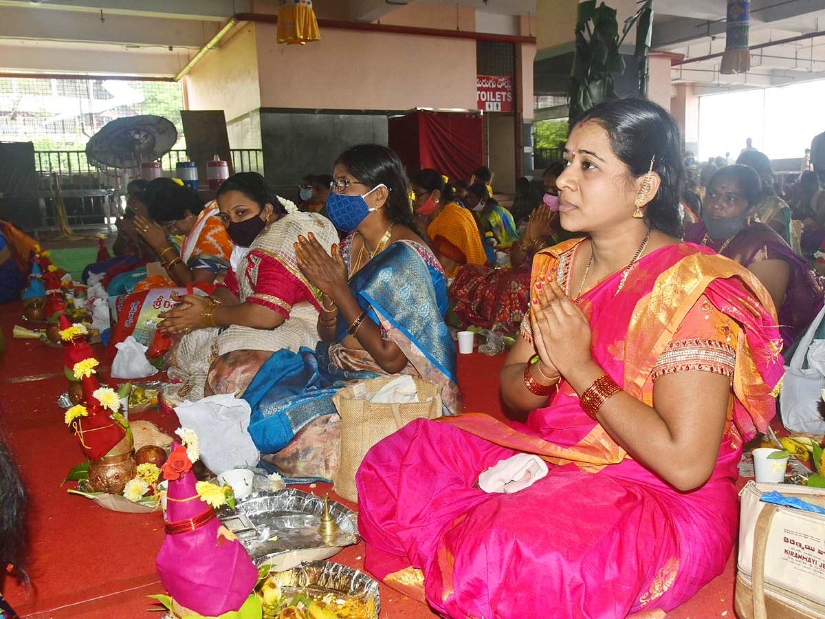 Devotees Rush On The Occasion Of Sravana Masam in Indrakeeladri - Sakshi4