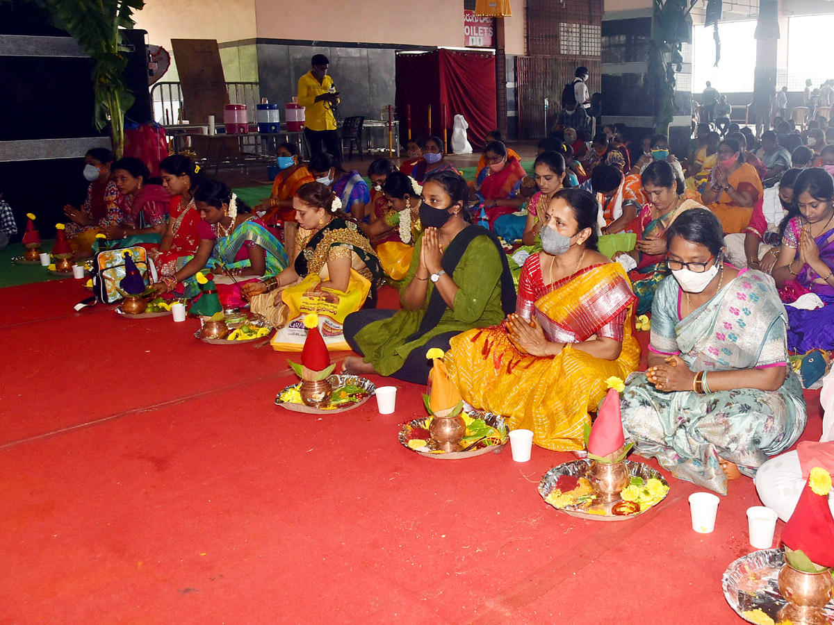 Devotees Rush On The Occasion Of Sravana Masam in Indrakeeladri - Sakshi5