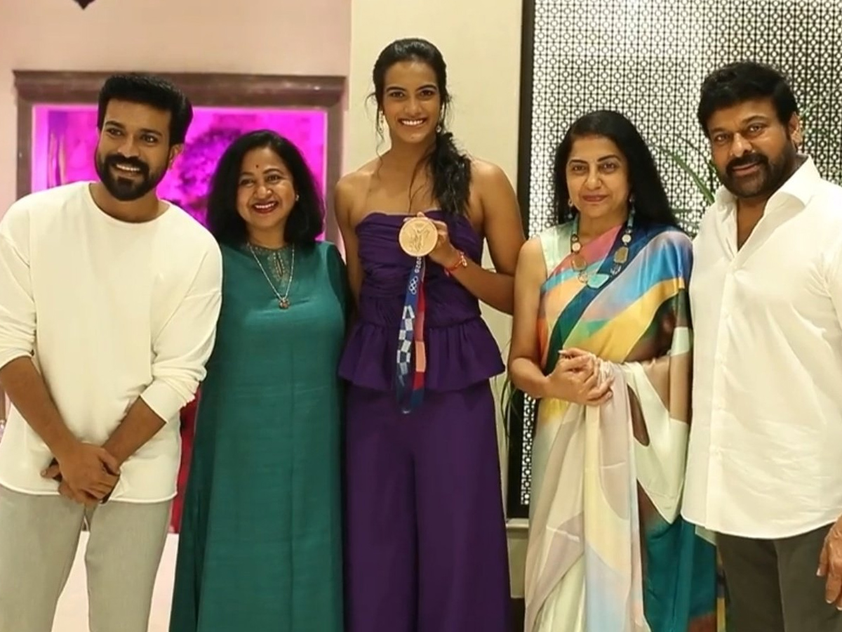 Megastar Chiranjeevi Congratulates PV Sindhu Photo Gallery - Sakshi2