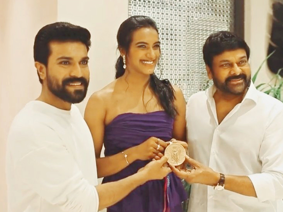 Megastar Chiranjeevi Congratulates PV Sindhu Photo Gallery - Sakshi7