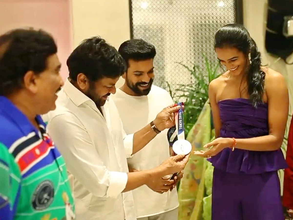 Megastar Chiranjeevi Congratulates PV Sindhu Photo Gallery - Sakshi20