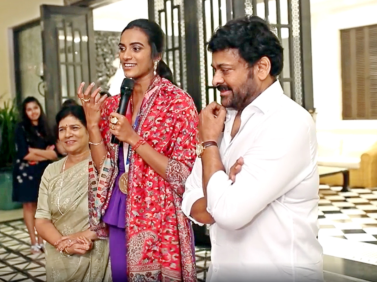 Megastar Chiranjeevi Congratulates PV Sindhu Photo Gallery - Sakshi17