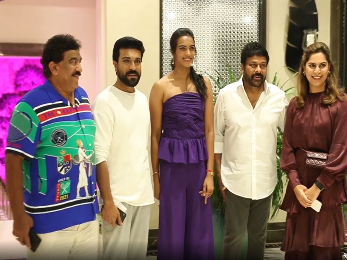 Megastar Chiranjeevi Congratulates PV Sindhu Photo Gallery - Sakshi14