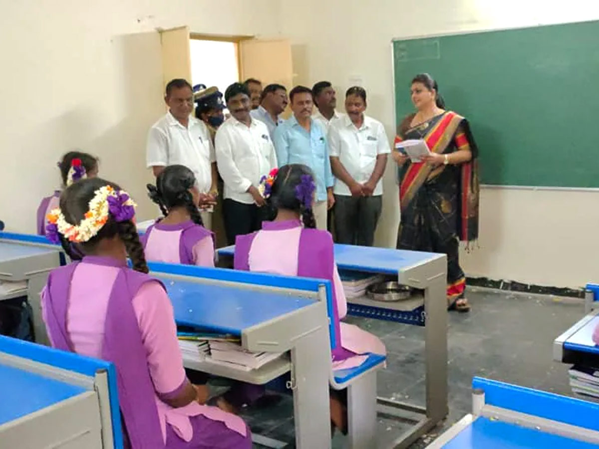 Firebrand MLA Roja Turns as Teacher in Nagari Photo Gallery - Sakshi2