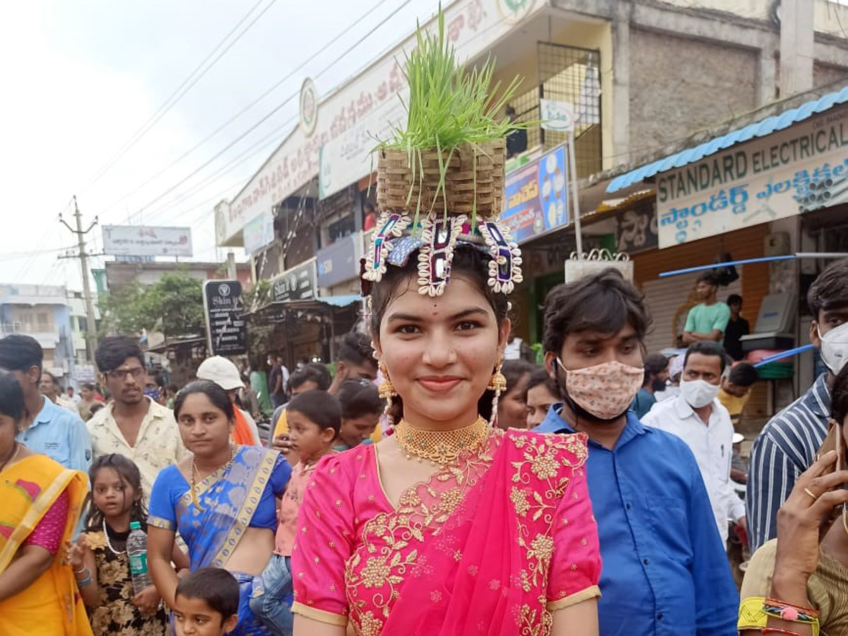 Teej Festival Grandly Celebrated by Tribals at Achampet - Sakshi21