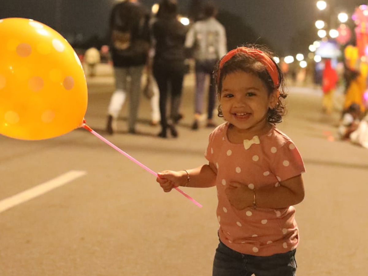 Hyderabadis enjoy Sunday on traffic free Tank Bund - Sakshi2