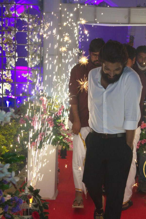 Icon Star AlluArjun Attend Eluruseenu's wedding Photo Gallery - Sakshi15