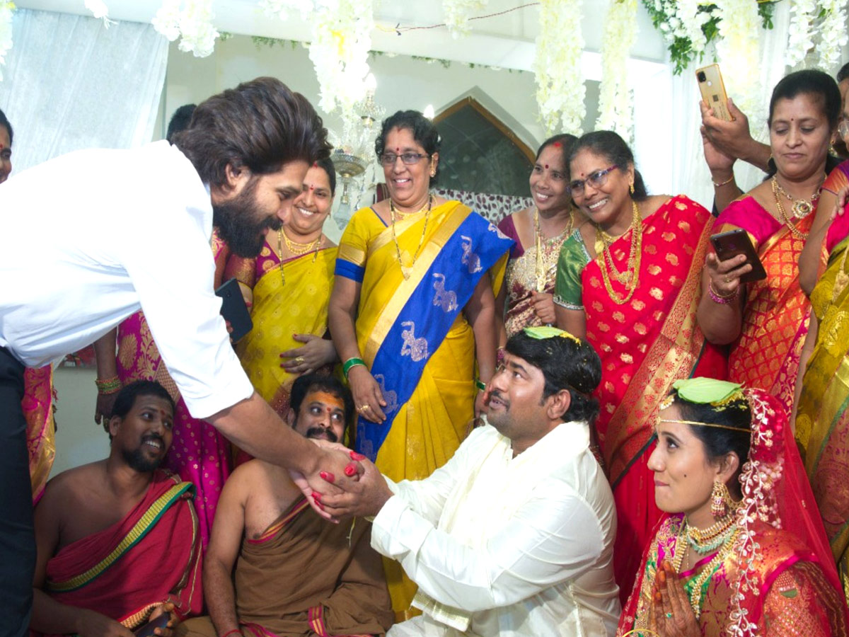 Icon Star AlluArjun Attend Eluruseenu's wedding Photo Gallery - Sakshi2