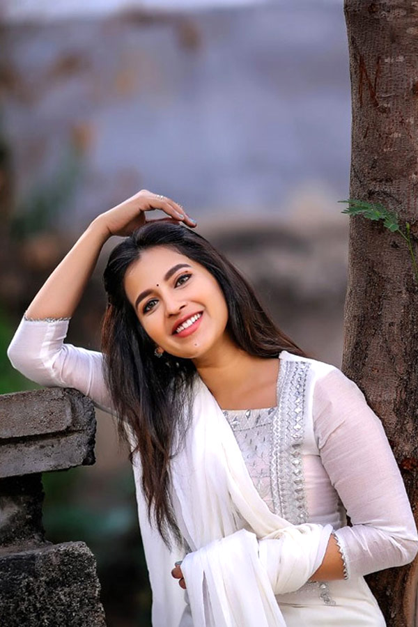 Komalee Prasad Beautiful Photo Gallery - Sakshi15