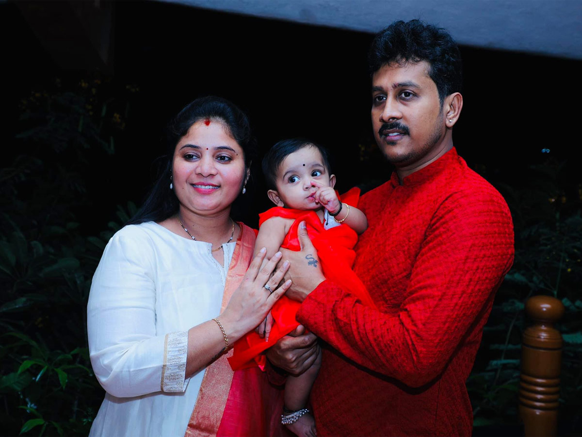 Deputy CM Pushpa Sreevani with family Photo Gallery - Sakshi5