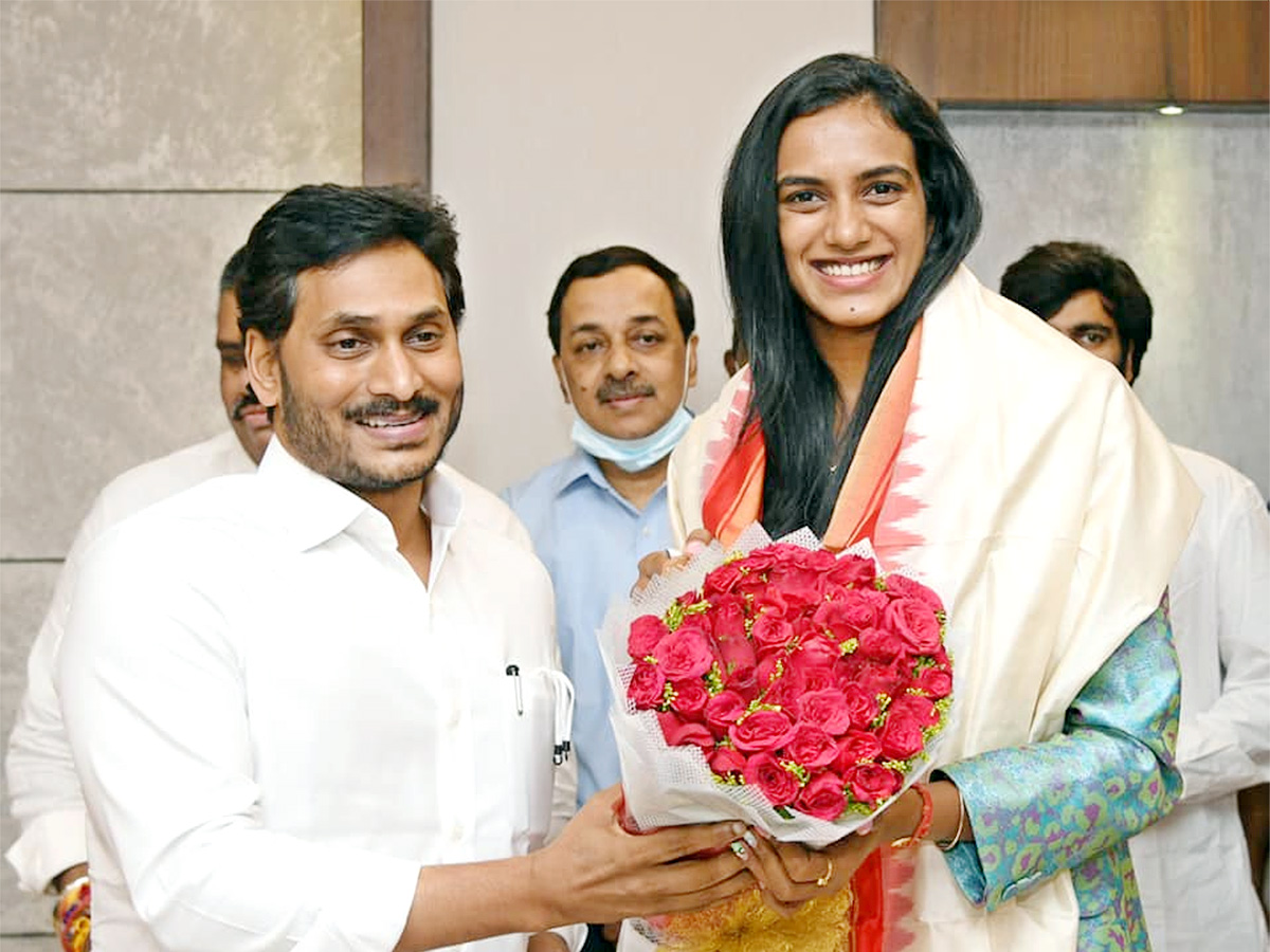 PV Sindhu meets AP CM Jagan Mohan Reddy Photos - Sakshi3