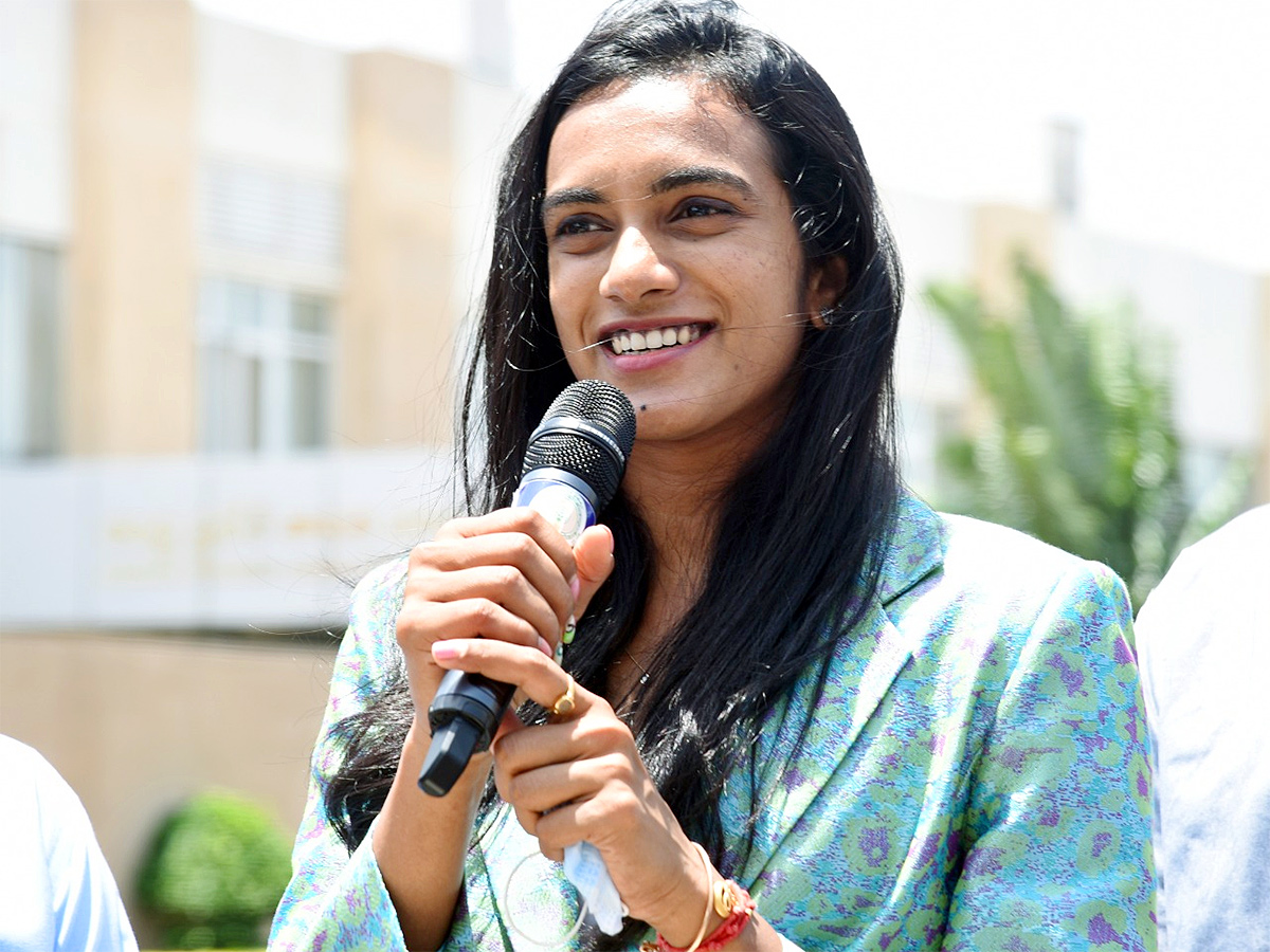 PV Sindhu meets AP CM Jagan Mohan Reddy Photos - Sakshi8